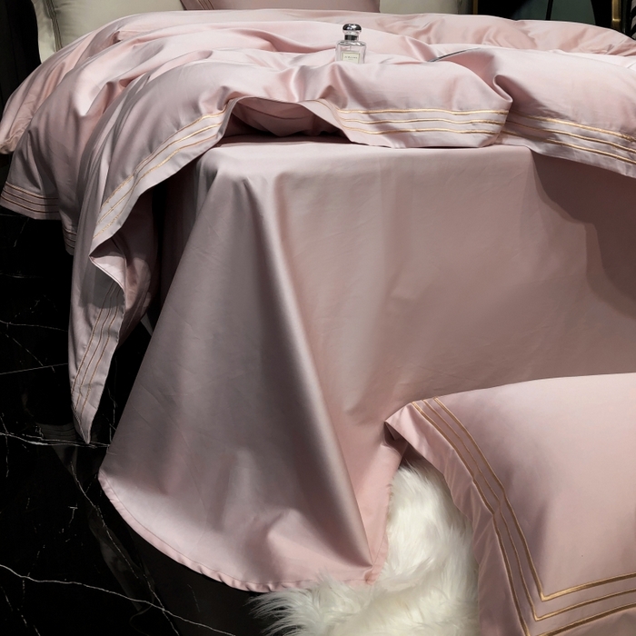 91家纺网 家纺一手货源 找家纺 梵克保罗 2025春夏新款全棉长绒棉100支三线绣刺绣四件套 儒雅粉