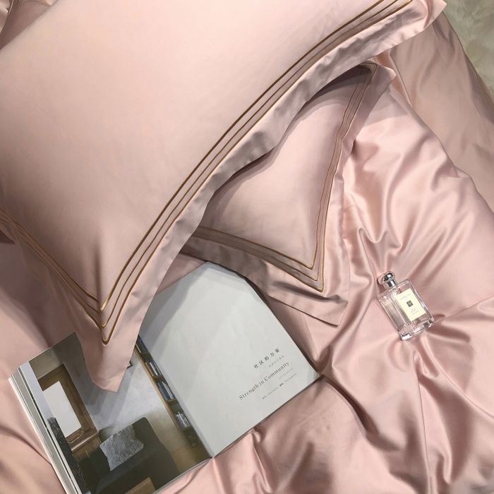 91家纺网 家纺一手货源 找家纺 梵克保罗 2025春夏新款全棉长绒棉100支三线绣刺绣四件套 儒雅粉