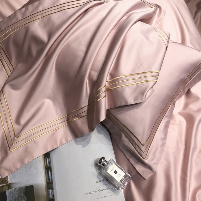 91家纺网 家纺一手货源 找家纺 梵克保罗 2025春夏新款全棉长绒棉100支三线绣刺绣四件套 儒雅粉