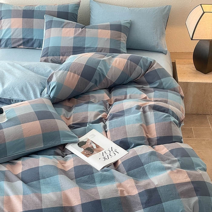 91家纺网 家纺一手货源 找家纺 梵克保罗 2025新款无印风四件套系列 炫彩蓝格-床单款