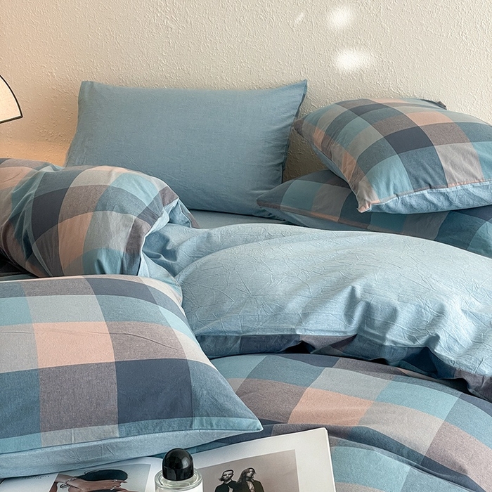 91家纺网 家纺一手货源 找家纺 梵克保罗 2025新款无印风四件套系列 炫彩蓝格-床单款