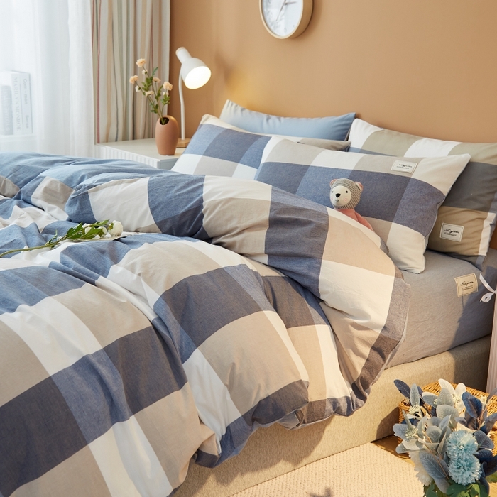 91家纺网 家纺一手货源 找家纺 梵克保罗 2025新款无印风四件套系列 深蓝大格-床笠款