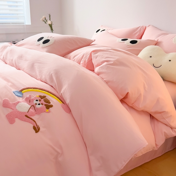 91家纺网 家纺一手货源 找家纺 梵克保罗 2025新款卡通水洗棉毛巾绣四件套 彩虹龙粉