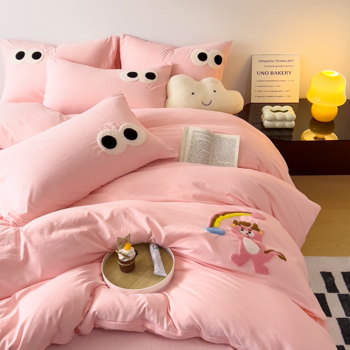 91家纺网 家纺一手货源 找家纺 梵克保罗 2025新款卡通水洗棉毛巾绣四件套 彩虹龙粉