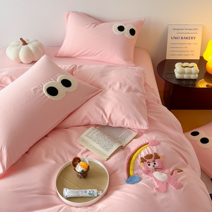 91家纺网 家纺一手货源 找家纺 梵克保罗 2025新款卡通水洗棉毛巾绣四件套 彩虹龙粉