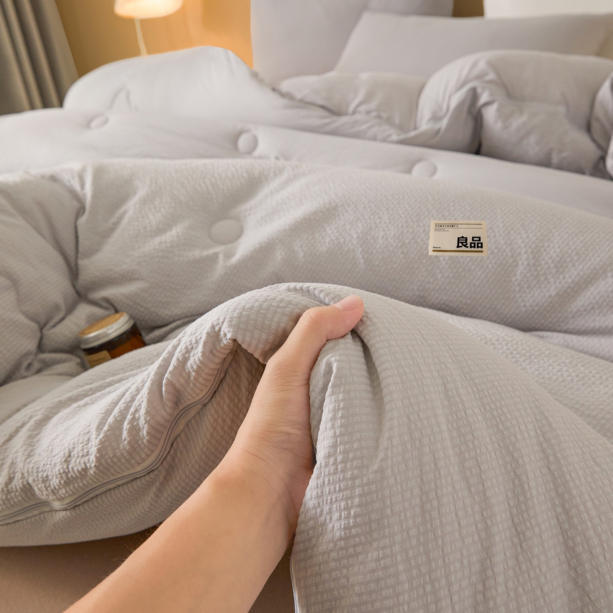 91家纺网 家纺一手货源 找家纺 蓝极人 2025新款涤纶双层纱大豆子母被 被子被芯冬被 浅银灰