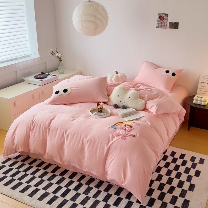 91家纺网 家纺一手货源 找家纺 梵克保罗 2025新款卡通水洗棉毛巾绣四件套 彩虹龙粉