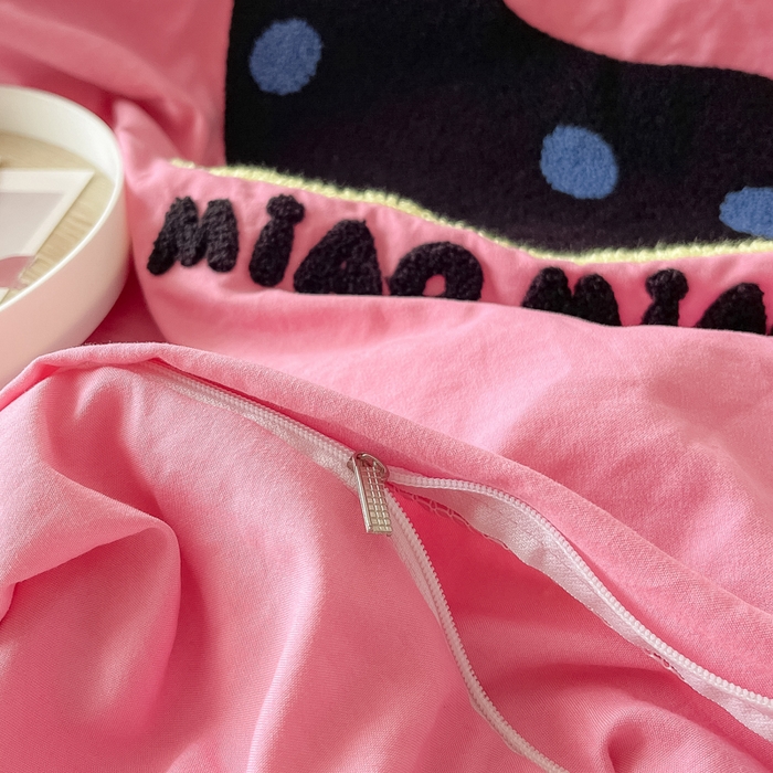 91家纺网 家纺一手货源 找家纺 梵克保罗 2025新款卡通水洗棉毛巾绣四件套 可爱猫-粉