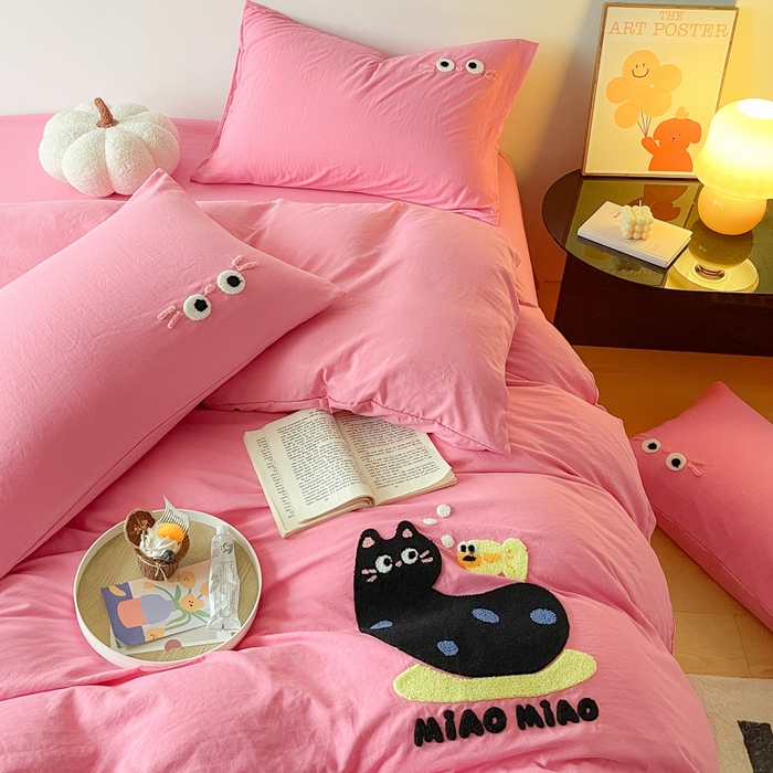 91家纺网 家纺一手货源 找家纺 梵克保罗 2025新款卡通水洗棉毛巾绣四件套 可爱猫-粉