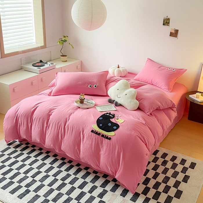 91家纺网 家纺一手货源 找家纺 梵克保罗 2025新款卡通水洗棉毛巾绣四件套 可爱猫-粉