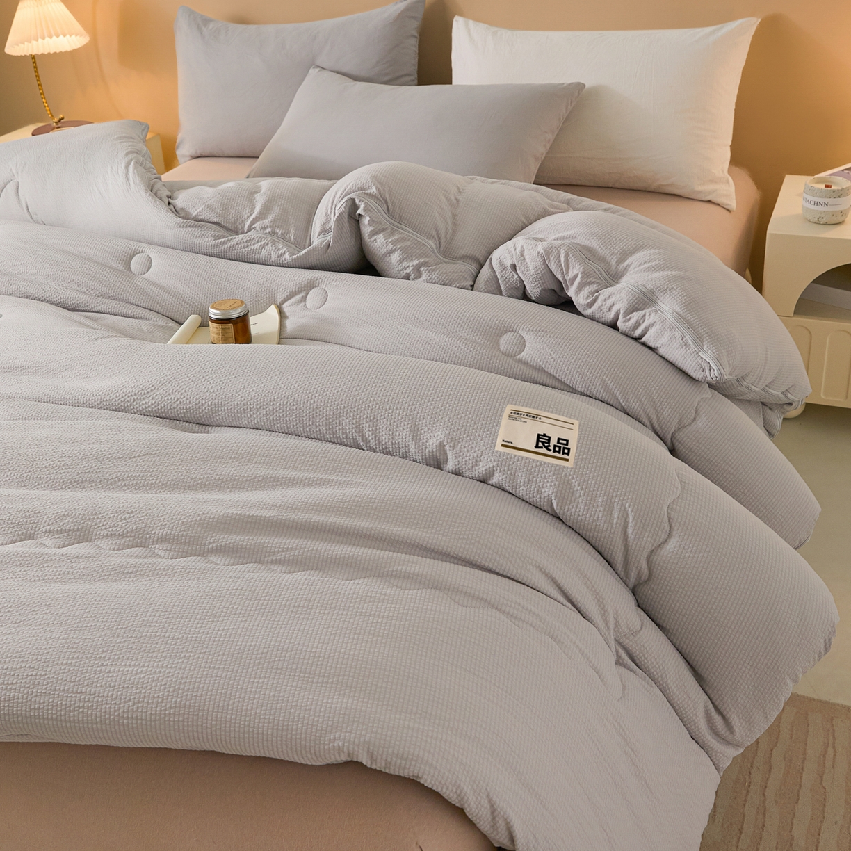 91家纺网 家纺一手货源 找家纺 蓝极人 2025新款涤纶双层纱大豆子母被 被子被芯冬被 浅银灰