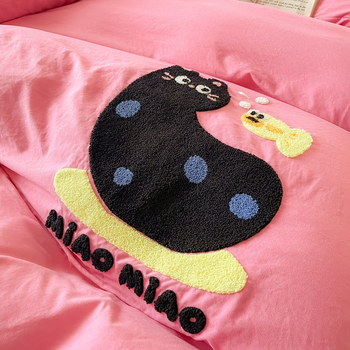 91家纺网 家纺一手货源 找家纺 梵克保罗 2025新款卡通水洗棉毛巾绣四件套 可爱猫-粉