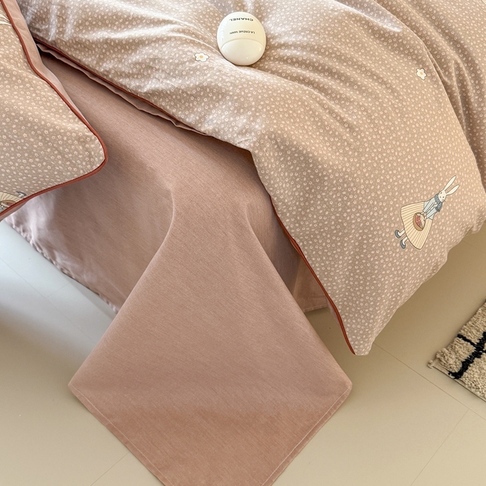 91家纺网 家纺一手货源 找家纺 梵克保罗 2025新款全棉嵌绳四件套 兔兔小姐