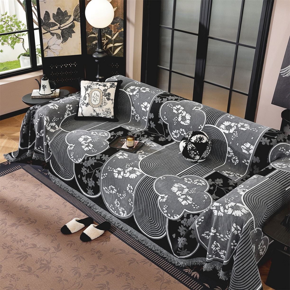 91家纺网 家纺一手货源 找家纺 共鸣沙发垫 2025新款亲肤舒适雪尼尔玉兰黑色沙发巾 秋与黑色 180x300cm沙发巾