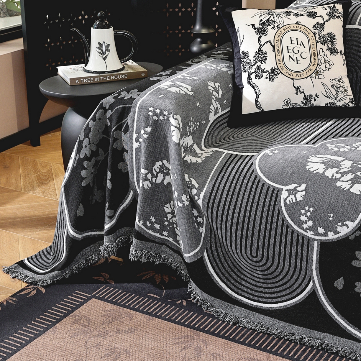 91家纺网 家纺一手货源 找家纺 共鸣沙发垫 2025新款亲肤舒适雪尼尔玉兰黑色沙发巾 秋与黑色 180x300cm沙发巾