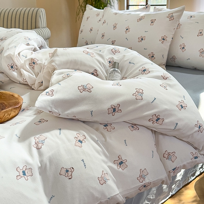 91家纺网 家纺一手货源 找家纺 梵克保罗 2025新款有氧针织双层纱印花四件套 奶熊芙芙