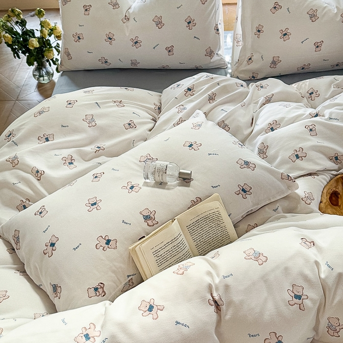 91家纺网 家纺一手货源 找家纺 梵克保罗 2025新款有氧针织双层纱印花四件套 奶熊芙芙