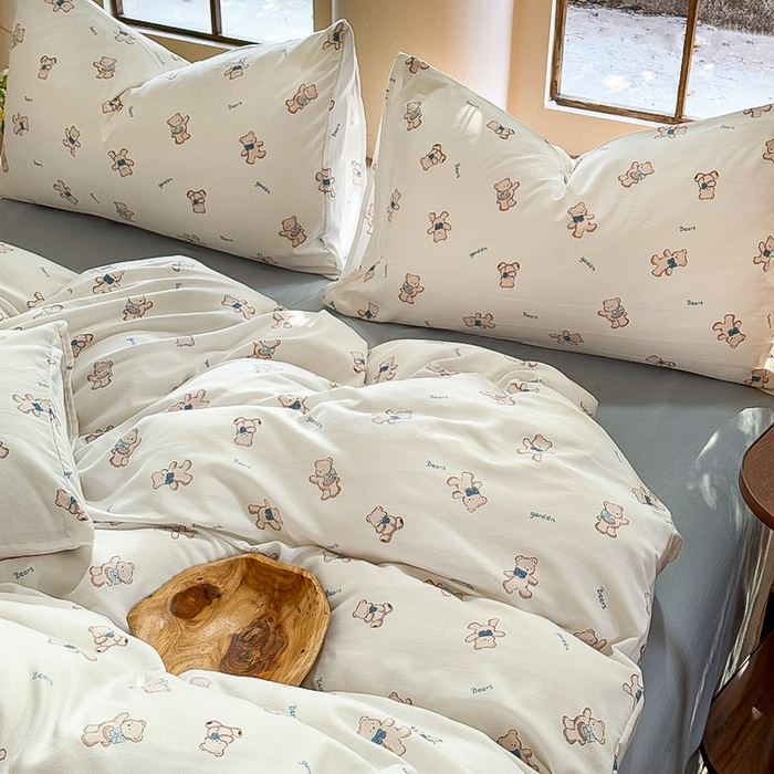 91家纺网 家纺一手货源 找家纺 梵克保罗 2025新款有氧针织双层纱印花四件套 奶熊芙芙