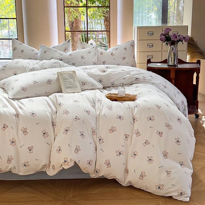 91家纺网 家纺一手货源 找家纺 梵克保罗 2025新款有氧针织双层纱印花四件套 奶熊芙芙