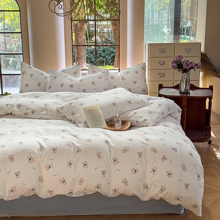 91家纺网 家纺一手货源 找家纺 梵克保罗 2025新款有氧针织双层纱印花四件套 奶熊芙芙