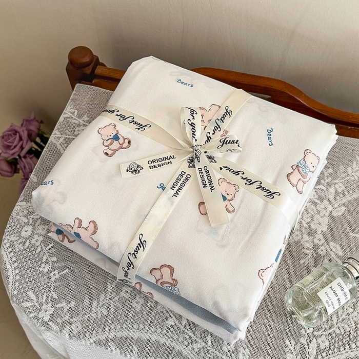 91家纺网 家纺一手货源 找家纺 梵克保罗 2025新款有氧针织双层纱印花四件套 奶熊芙芙