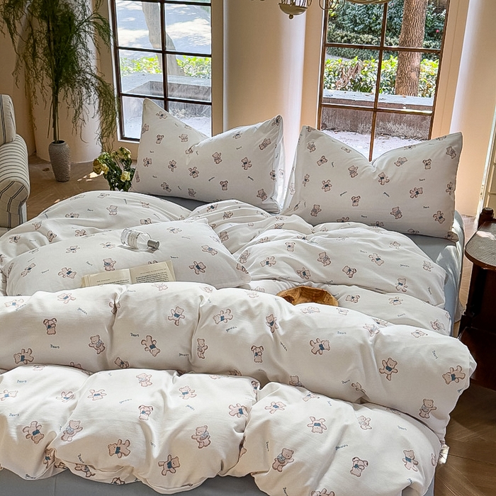 91家纺网 家纺一手货源 找家纺 梵克保罗 2025新款有氧针织双层纱印花四件套 奶熊芙芙