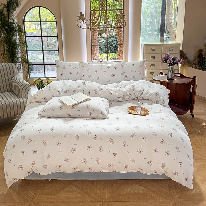 91家纺网 家纺一手货源 找家纺 梵克保罗 2025新款有氧针织双层纱印花四件套 奶熊芙芙