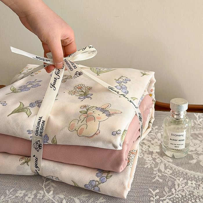 91家纺网 家纺一手货源 找家纺 梵克保罗 2025新款有氧针织双层纱印花四件套 花间兔