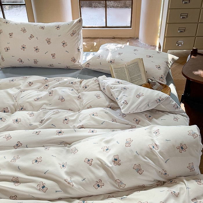 91家纺网 家纺一手货源 找家纺 梵克保罗 2025新款有氧针织双层纱印花四件套 奶熊芙芙