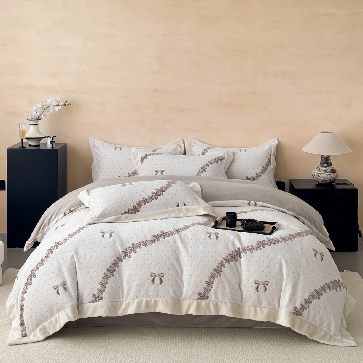 若未家居 LOVEWE HOUSE 2025新款250克全消光数码印花和雕花大宽边全消光牛奶绒四件套-波点蝴蝶结 波点蝴蝶结-灰