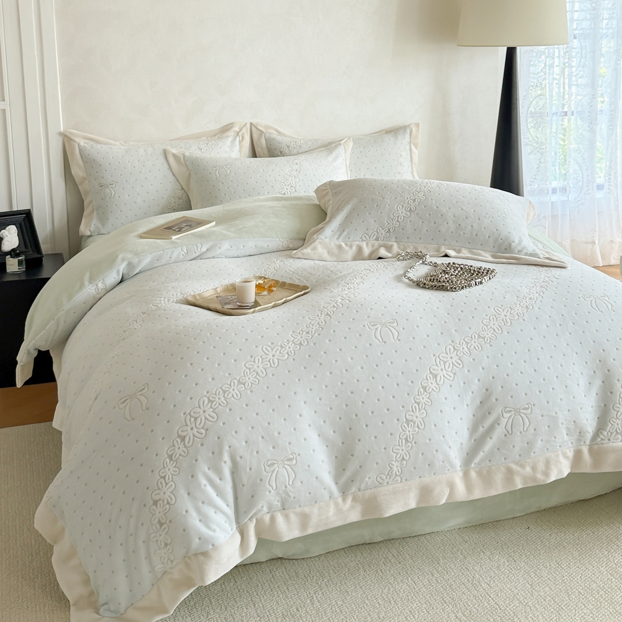 91家纺网 家纺一手货源 找家纺 若未家居 LOVEWE HOUSE 2025新款250克全消光数码印花和雕花大宽边全消光牛奶绒四件套-波点蝴蝶结 波点蝴蝶结-绿