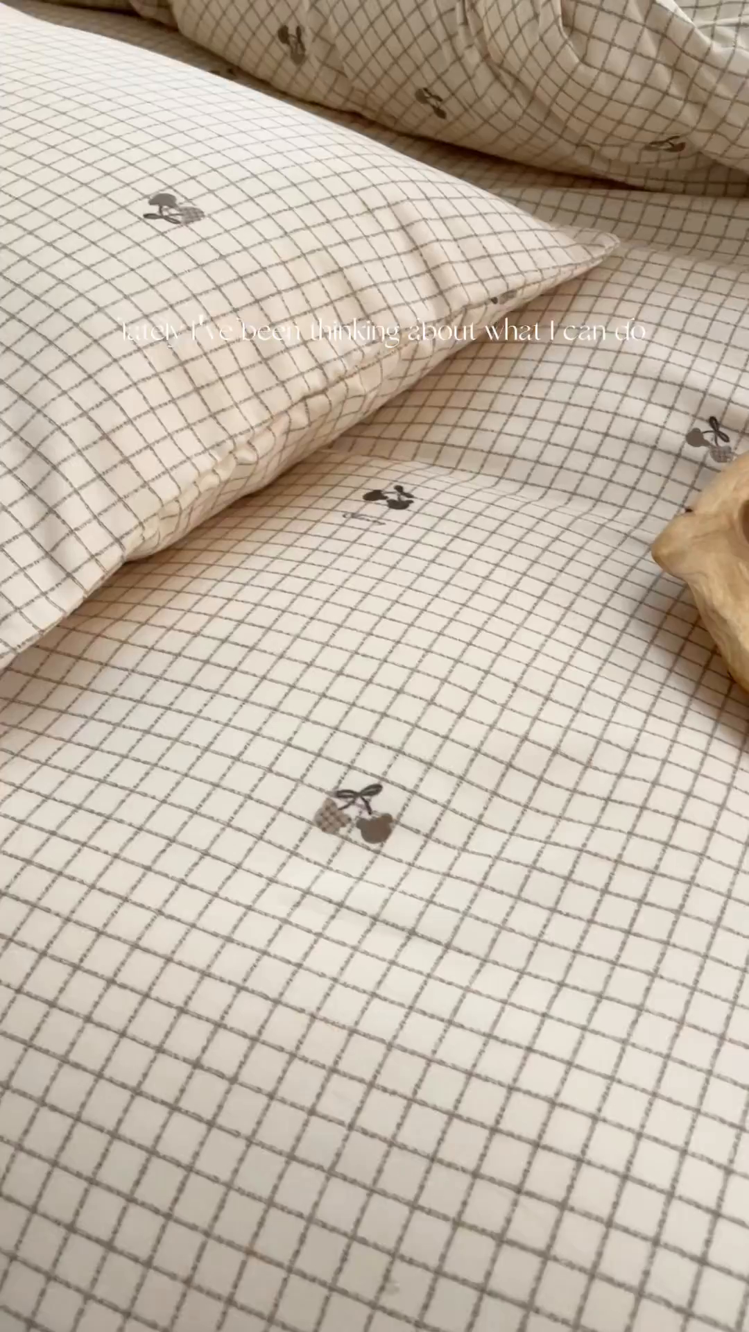 91家纺网 家纺一手货源 找家纺 梵克保罗 2025新款有氧针织双层纱印花四件套 可乐熊