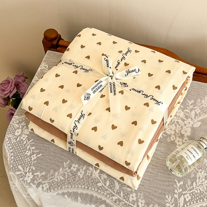 91家纺网 家纺一手货源 找家纺 梵克保罗 2025新款有氧针织双层纱印花四件套 怦然心动