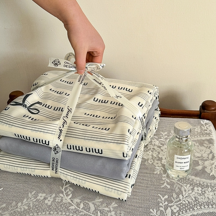 91家纺网 家纺一手货源 找家纺 梵克保罗 2025新款有氧针织双层纱印花四件套 夏日谣曲