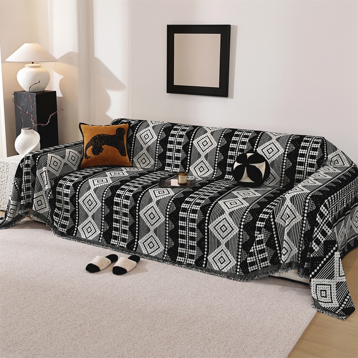 91家纺网 家纺一手货源 找家纺 共鸣沙发垫 2025新款亲肤舒适雪尼尔玉兰黑色沙发巾 东方音律黑色 180x340cm沙发巾