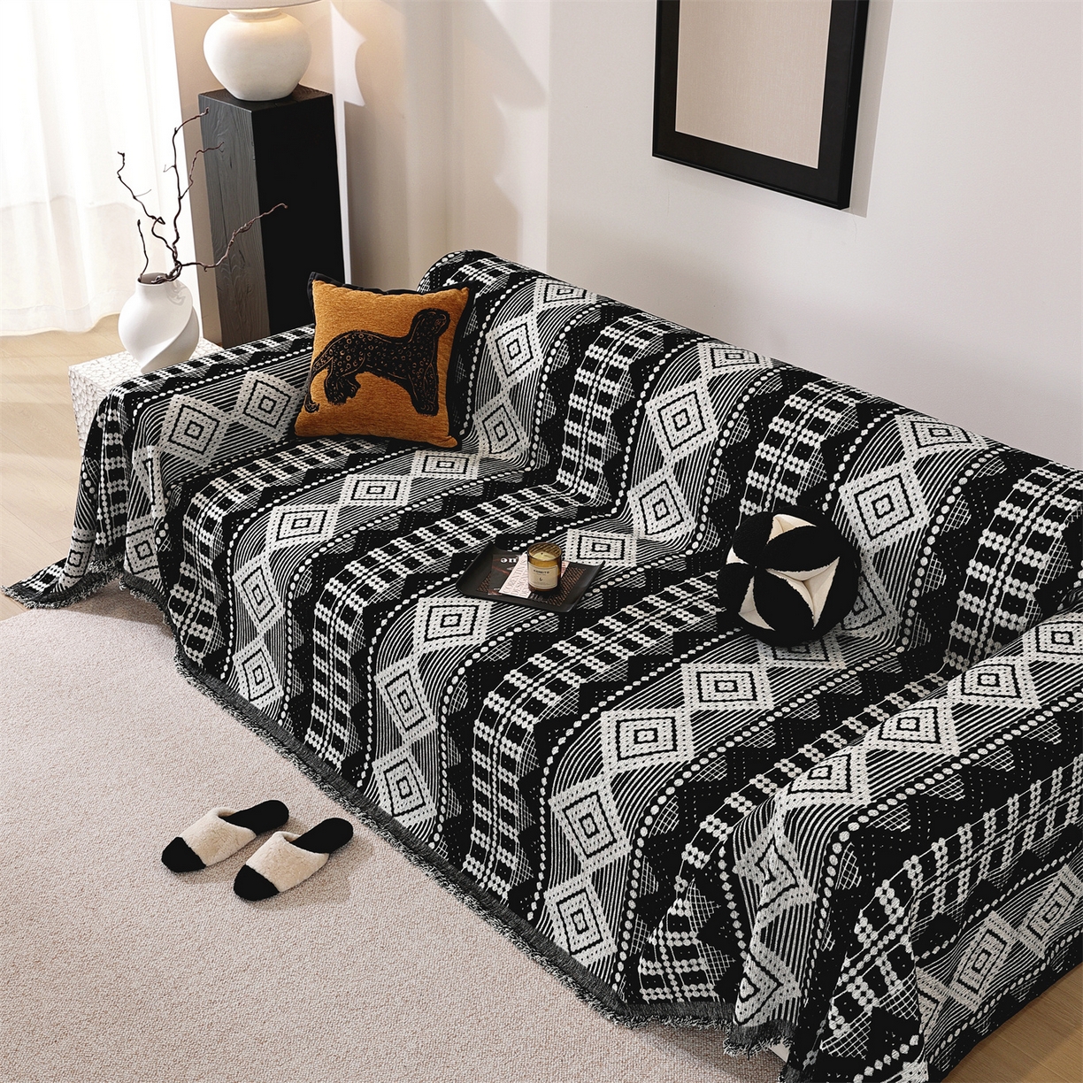 91家纺网 家纺一手货源 找家纺 共鸣沙发垫 2025新款亲肤舒适雪尼尔玉兰黑色沙发巾 东方音律黑色 180x340cm沙发巾