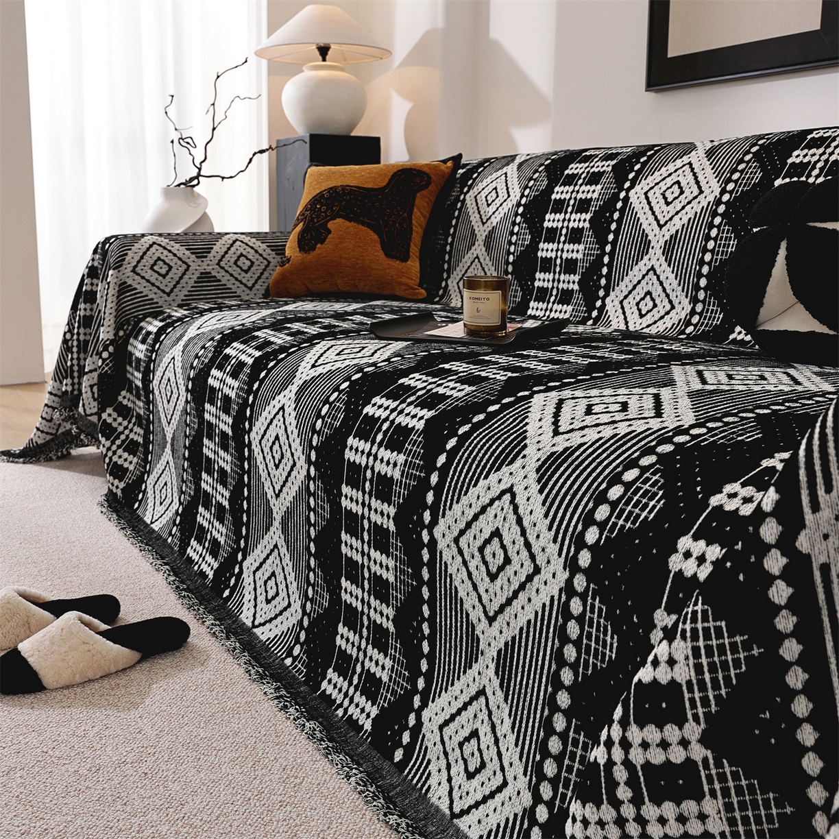 91家纺网 家纺一手货源 找家纺 共鸣沙发垫 2025新款亲肤舒适雪尼尔玉兰黑色沙发巾 东方音律黑色 180x340cm沙发巾