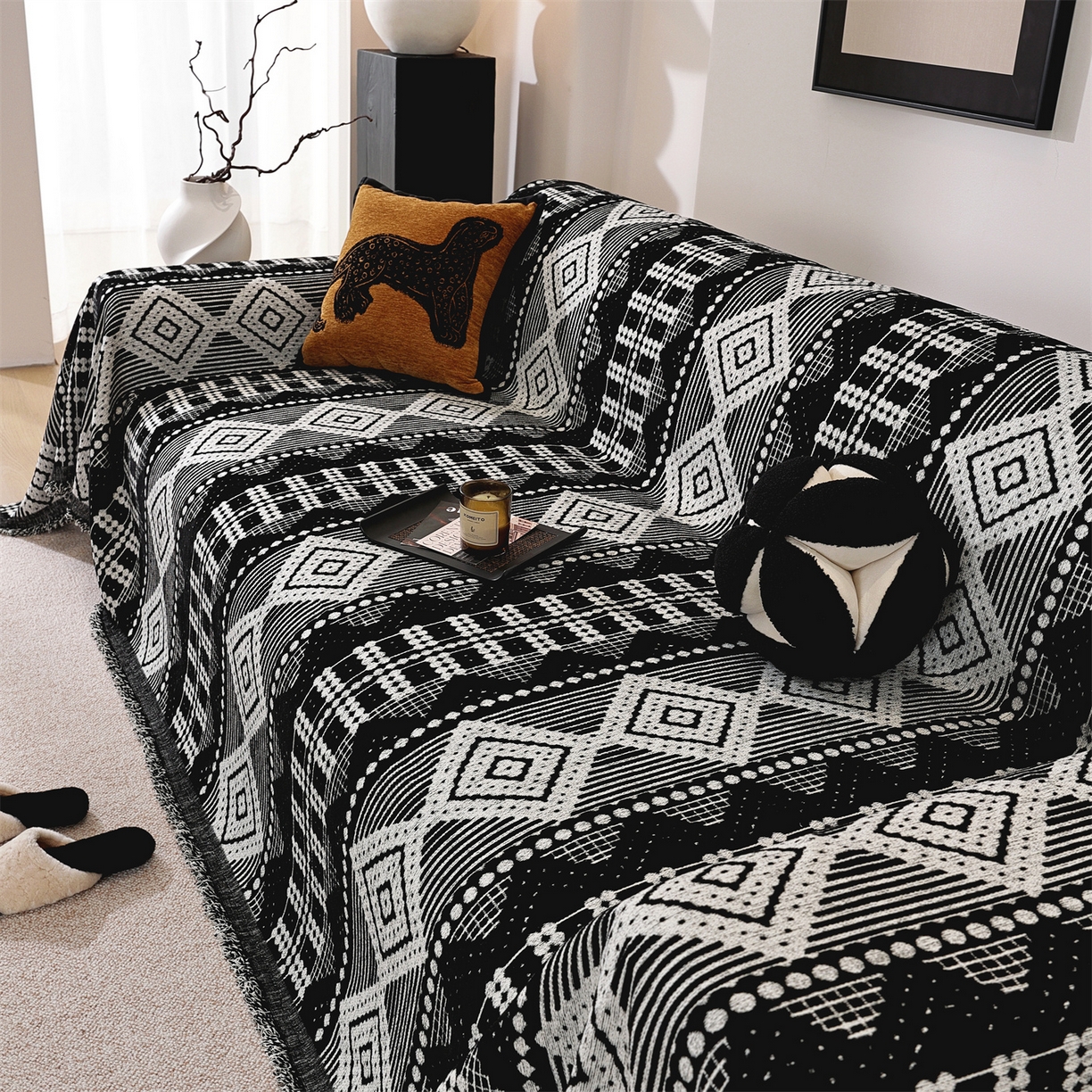 91家纺网 家纺一手货源 找家纺 共鸣沙发垫 2025新款亲肤舒适雪尼尔玉兰黑色沙发巾 东方音律黑色 180x340cm沙发巾