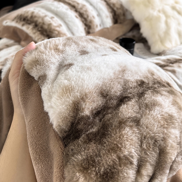 91家纺网 家纺一手货源 找家纺 若未家居 LOVEWE HOUSE 2025新款流光豹纹视觉系A版全消光丹麦貂B版250克全消光牛奶绒轻奢高端绒四件套 豹纹-咖