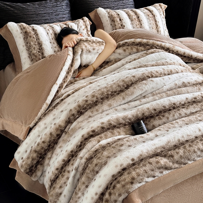 91家纺网 家纺一手货源 找家纺 若未家居 LOVEWE HOUSE 2025新款流光豹纹视觉系A版全消光丹麦貂B版250克全消光牛奶绒轻奢高端绒四件套 豹纹-咖