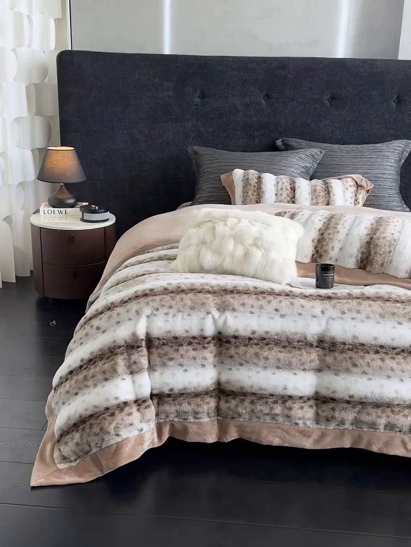 91家纺网 家纺一手货源 找家纺 若未家居 LOVEWE HOUSE 2025新款流光豹纹视觉系A版全消光丹麦貂B版250克全消光牛奶绒轻奢高端绒四件套 豹纹-咖