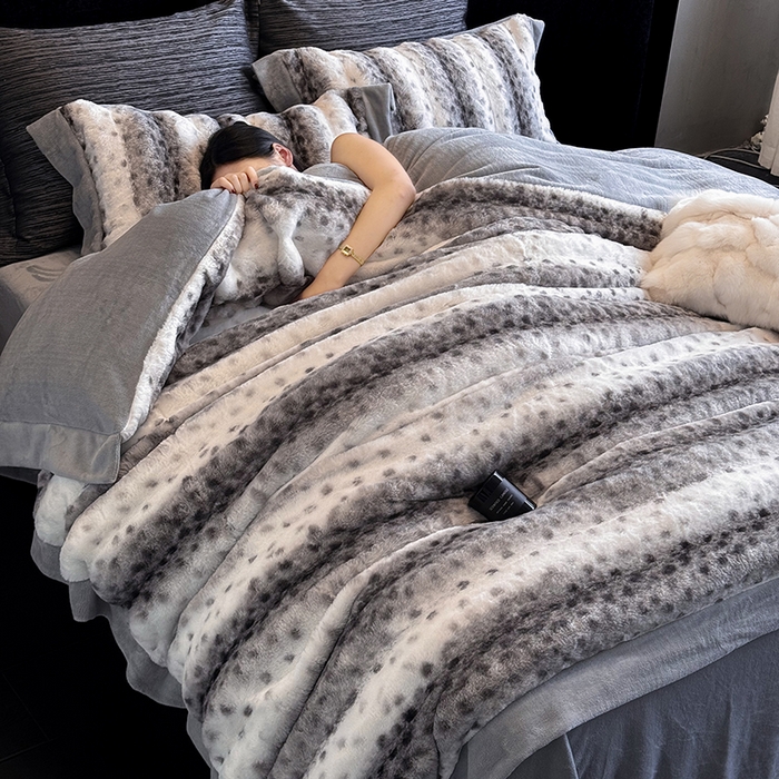 91家纺网 家纺一手货源 找家纺 若未家居 LOVEWE HOUSE 2025新款流光豹纹视觉系A版全消光丹麦貂B版250克全消光牛奶绒轻奢高端绒四件套 豹纹-灰