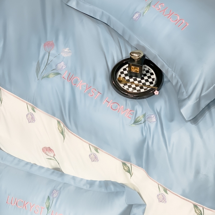 91家纺网 家纺一手货源 找家纺 梵克保罗 2025新品天丝双拼刺绣四件套-卡骆驰 天空蓝