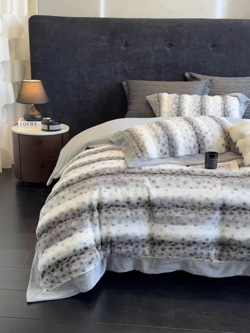 91家纺网 家纺一手货源 找家纺 若未家居 LOVEWE HOUSE 2025新款流光豹纹视觉系A版全消光丹麦貂B版250克全消光牛奶绒轻奢高端绒四件套 豹纹-灰