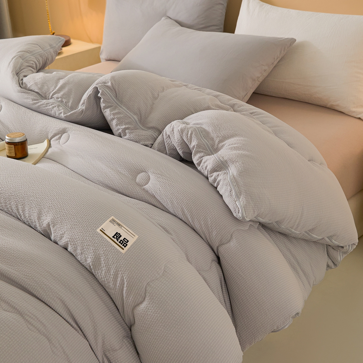 91家纺网 家纺一手货源 找家纺 酱子 2025新款涤纶双层纱大豆子母被 被子被芯 浅银灰