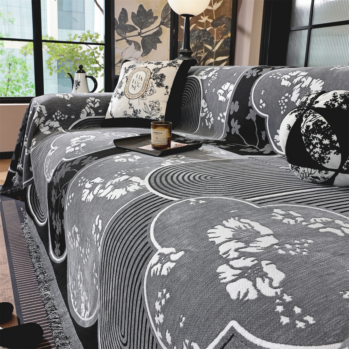 91家纺网 家纺一手货源 找家纺 共鸣沙发垫 2025新款亲肤舒适雪尼尔玉兰黑色沙发巾 秋与黑色 180x340cm沙发巾