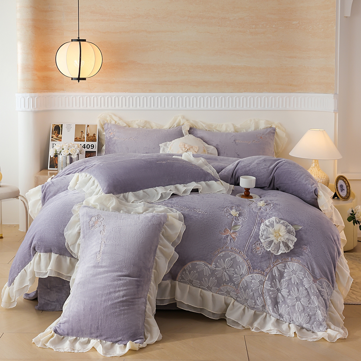 91家纺网 家纺一手货源 找家纺 （总）孟鑫家纺 2025新款230g高克重韩版立体盘花牛奶法式雪纺花边绣花四件套床单床盖款被套-花期如梦系列