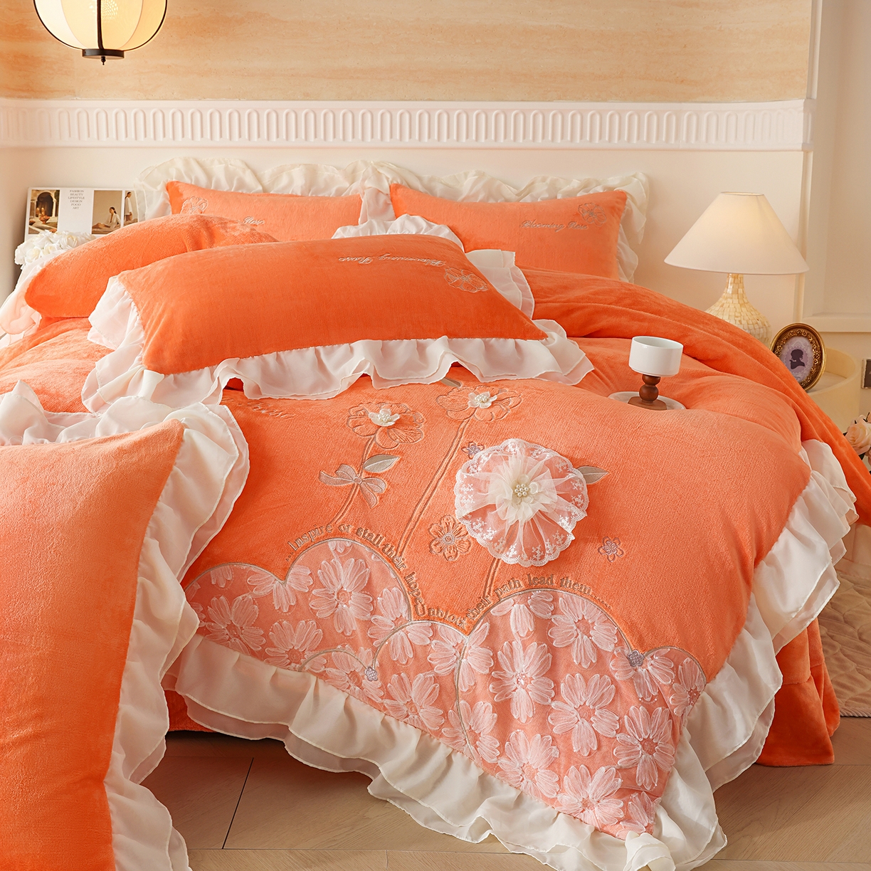 91家纺网 家纺一手货源 找家纺 孟鑫家纺 2025新款230g高克重韩版立体盘花牛奶法式雪纺花边绣花四件套床单床盖款被套-花期如梦系列 花期如梦-橙色