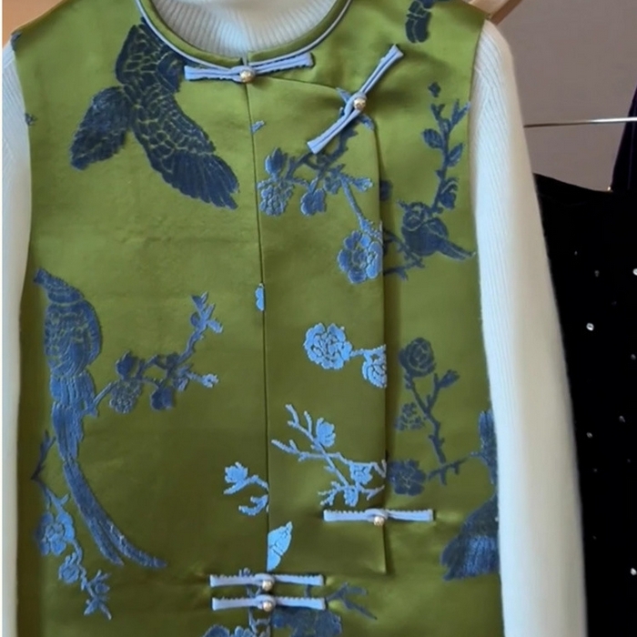 91家纺网 家纺一手货源 找家纺 洛兰沙家居馆【只代发】【只代发】 2025新款复古织锦缎细纱棉麻拼接马甲背心刺绣中式盘扣上衣 37