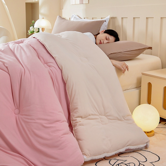 91家纺网 家纺一手货源 找家纺 亿莱鑫 2025新款A类超柔火山绒春秋被被子被芯冬被 樱花粉